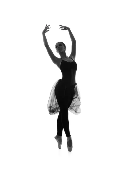 若い美しいバレエ ダンサーの黒と白のトレース — ストック写真