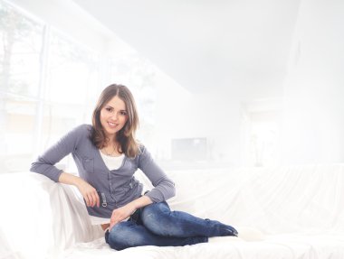 modern iç çekici genç kız