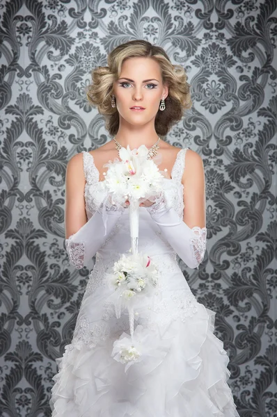 Young and beautiful bride over the vintage background — Stock Photo, Image