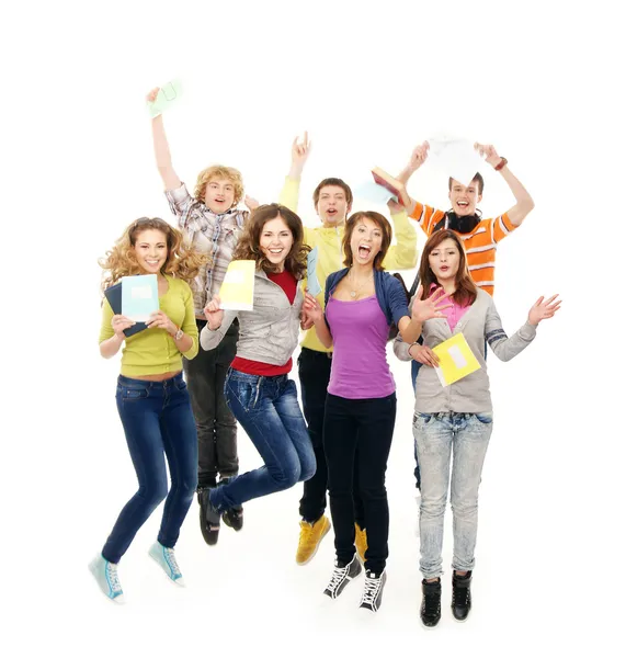 Unga och glada tonåringar umgås tillsammans — Stockfoto