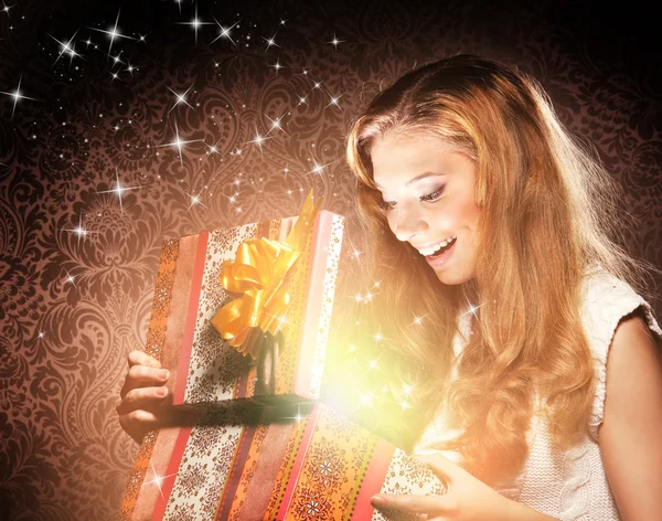 A happy teenage girl opening a Christmas present Royalty Free Stock Photos