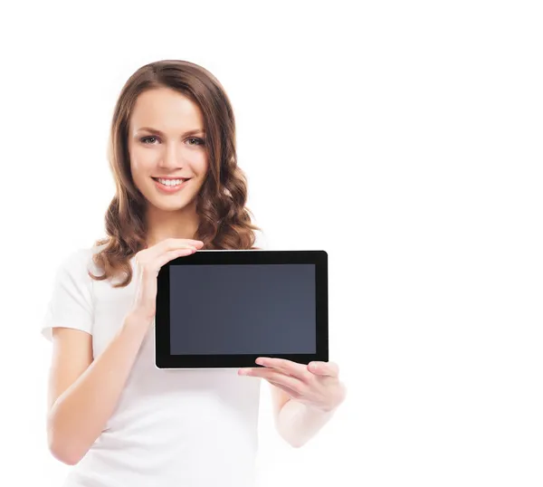 Uma menina adolescente feliz segurando um computador tablet — Fotografia de Stock