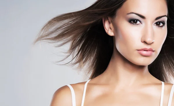 Glamour portrait of a young brunette woman in makeup — Stock Photo, Image