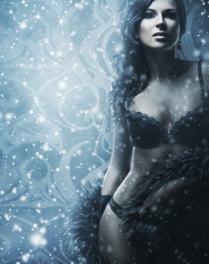 sniw erotik iç çamaşırı poz seksi esmer kadın