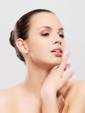 Spa banyo sonra genç bir kadın portresi