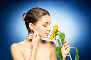 Ayçiçeği ile kız