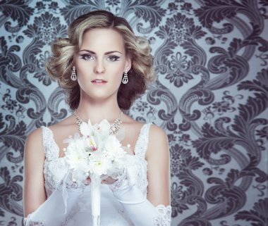 Gelin çiçekleri ile