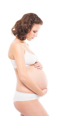 genç esmer hamile kadın beyaz bir arka plan üzerinde izole