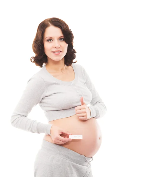 Een jonge brunette zwangere vrouw geïsoleerd op een witte achtergrond — Stockfoto