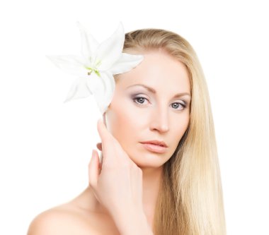 Zambak çiçeği olan kadın