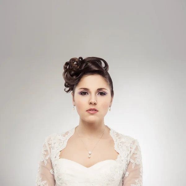 Young and beautiful bride over the grey background — Stock Photo, Image