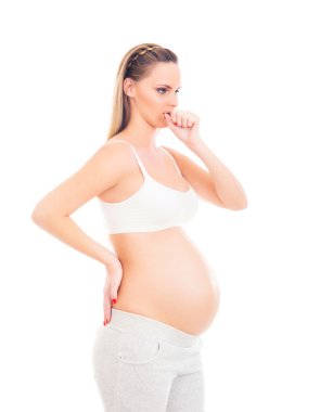 Genç sarışın hamile kadın öksürük