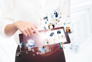 yakın çekim, tablet pc ve birçok dijital simgeler