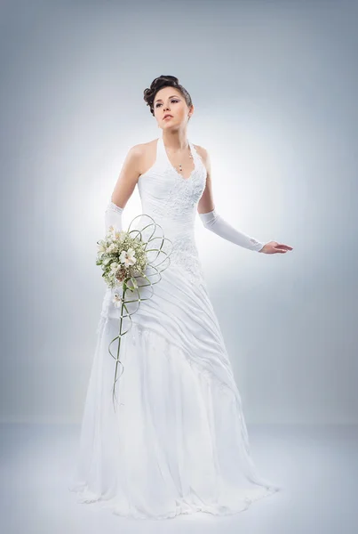 Young and beautiful bride — Stock Photo, Image