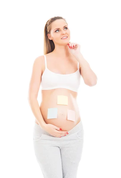 Młoda kobieta w ciąży z naklejką na brzuchu — Zdjęcie stockowe