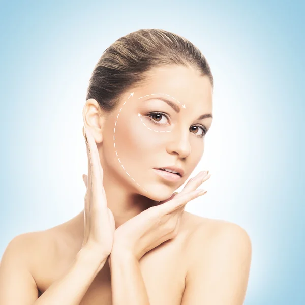 Close-up portrait of young beautiful woman — Stock Photo, Image