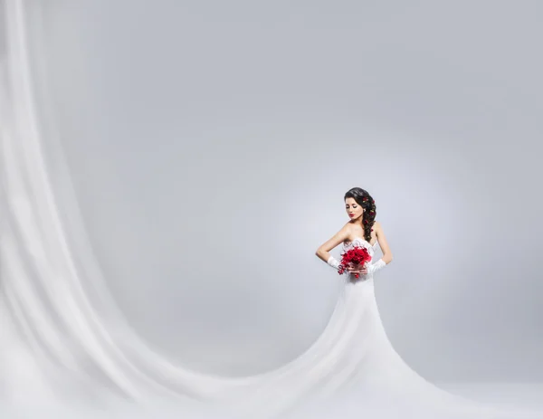 Giovane e bella sposa — Foto Stock