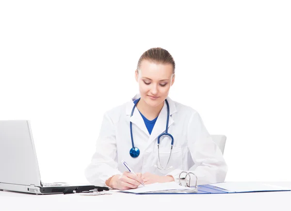 Médecin femme travaillant au bureau — Photo