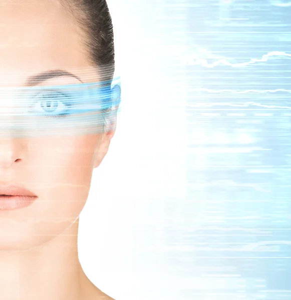 Femme avec l'hologramme laser sur les yeux — Photo