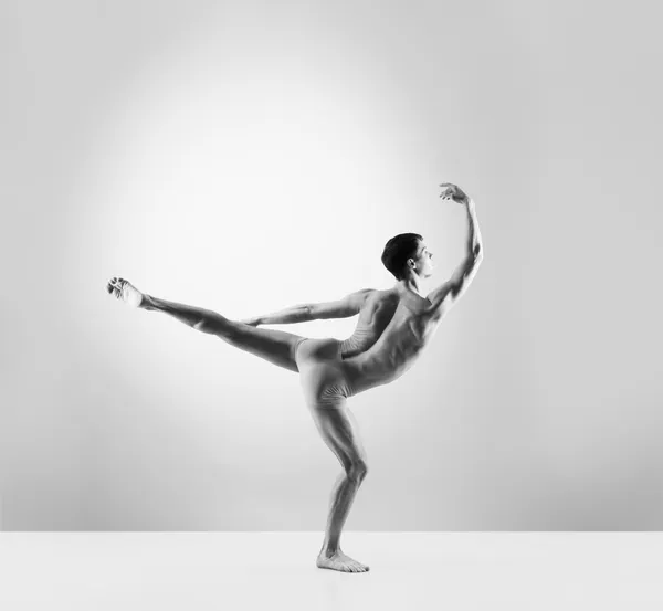 Athletic ballet dancer — Stock Photo, Image