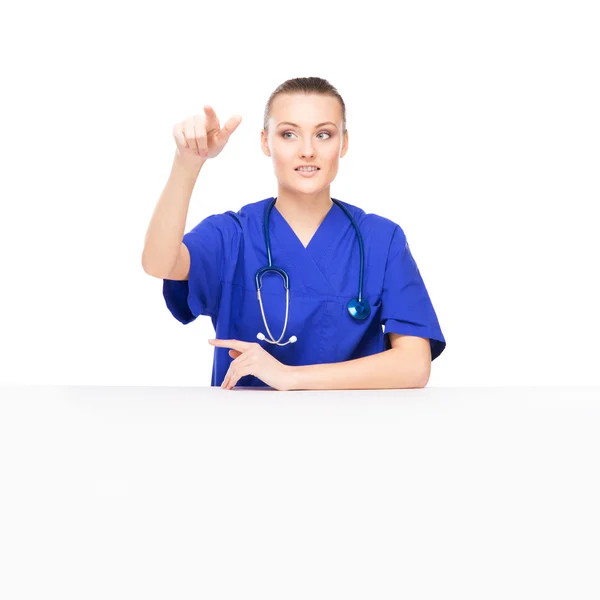Doktor nő rámenős egy képzeletbeli gomb — Stock Fotó