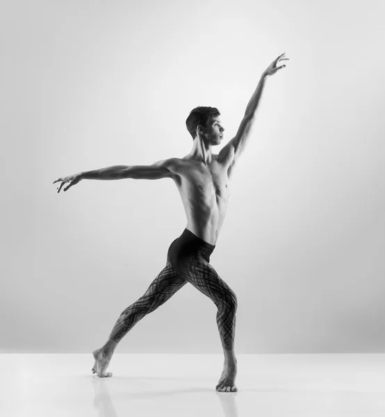 Athletic ballet dancer — Stock Photo, Image