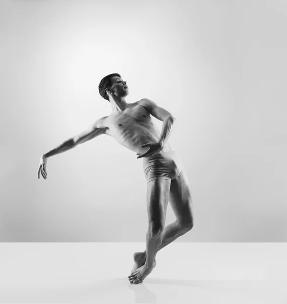 Athletic ballet dancer — Stock Photo, Image