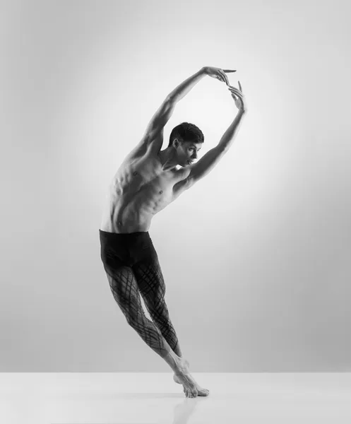 Athletische Balletttänzerin — Stockfoto