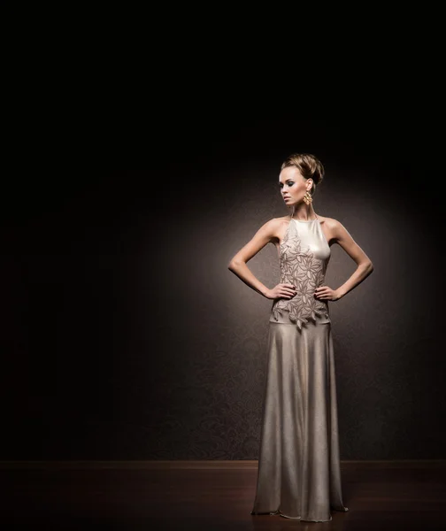 Mujer en vestido de glamour —  Fotos de Stock