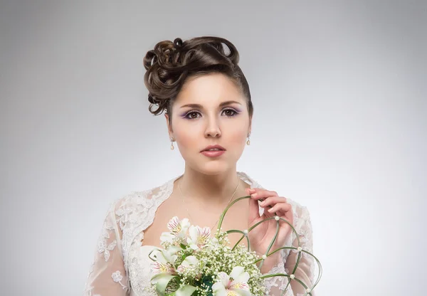 Young and beautiful bride — Stock Photo, Image