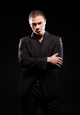 Takım elbiseli adam