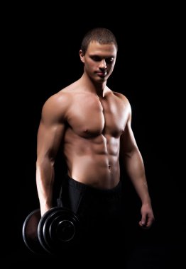 bir dumbbell vücut geliştirmeci, zinde, güçlü ve sportif adam