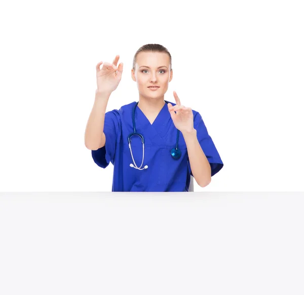 Junge Arbeiterin medizinische isoliert auf weiss孤立的白色衬底上的年轻女性医务工作者 — 图库照片
