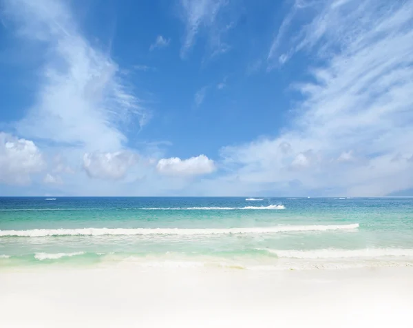 Мальовничий пейзаж тропічного пляжу — стокове фото