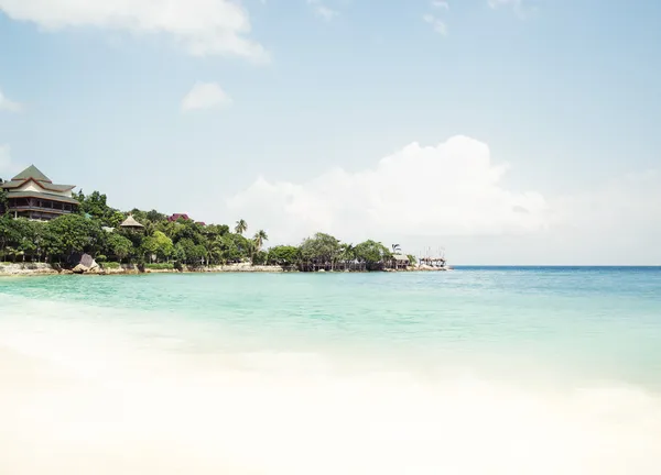 Paesaggio panoramico di una spiaggia tropicale — Foto Stock