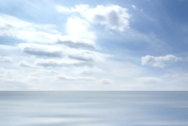 Mavi gökyüzü ve deniz manzara — Stok fotoğraf