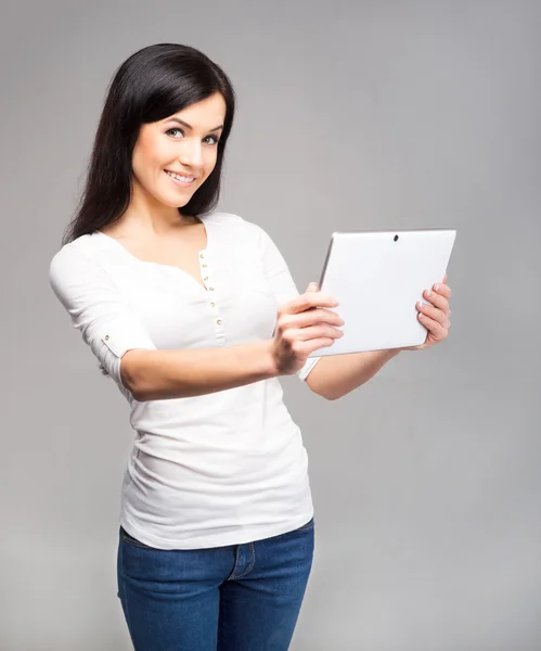 Teenager Mädchen mit iPad Tablet PC — Stockfoto