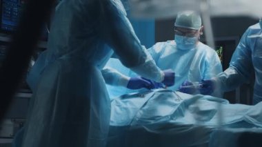 Profesyonel tıp cerrahlarından oluşan çok ırklı bir ekip modern bir hastanede cerrahi operasyon gerçekleştiriyor. Doktorlar hastayı kurtarmaya çalışıyor. İlaç, sağlık, kardiyoloji ve organ nakli.