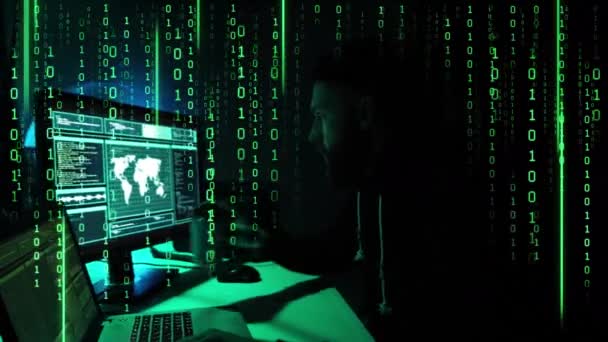 Internetbetrug, Darknet, Datendiebe, Cyberkriminalität. Hackerangriff auf Regierungsserver. Gefährliche Kriminelle programmieren Virenprogramme. — Stockvideo