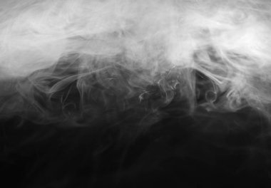 Siyah üzerine soyut duman dokusu. Karanlıkta sis..