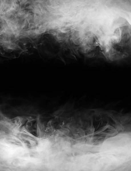 Fumée sur fond noir. Texture brouillard ou vapeur. — Photo