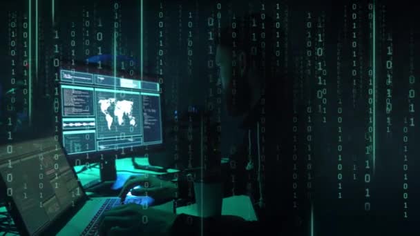 Fraude sur Internet, darknet, voleurs de données, concept de cybercriminalité. Attaque d'un pirate informatique sur un serveur gouvernemental. Criminels dangereux qui encodent des virus. — Video