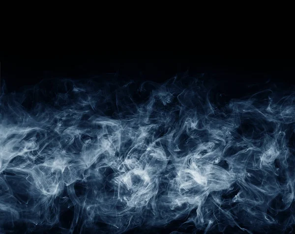 Textura abstrata de fumaça sobre preto. Nevoeiro na escuridão. — Fotografia de Stock
