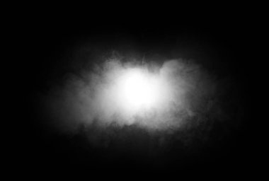 Siyah arka planda sigara içmek. Sis veya buhar dokusu.