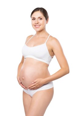 Mayolu hamile bir kadın. Bebek bekleyen ve karnına dokunan kız beyaz arka planda izole edilmiş..