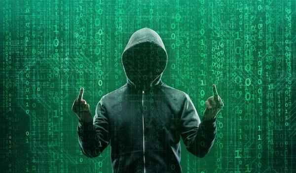 Hacker sobre fondo digital abstracto con elementos de código binario y programas informáticos. Concepto de ladrón de datos, fraude en internet, dark net y ciberseguridad. — Foto de Stock