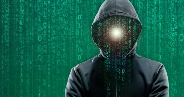 Kapüşonlu Bilgisayar Korsanı. Karanlık Surat. Hacker Attack, Virüs bulaşmış yazılım, Dark Web ve Siber Güvenlik Konsepti .