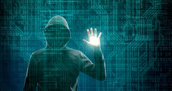 Haker nad abstrakcyjnym tłem cyfrowym z elementami kodu binarnego i programów komputerowych. Koncepcja złodzieja danych, oszustwa internetowego, darknet i bezpieczeństwa cybernetycznego. — Zdjęcie stockowe