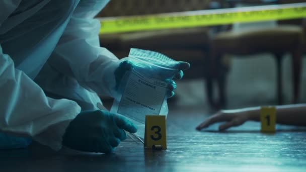 Detective Collecting Evidence in a Crime Scene. Forensic Specialists Making Expertise at Home of a Dead Person. Homicide Investigation by Police Officer. — Wideo stockowe