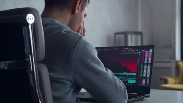 Cryptocurrency Trader at his Workplace in front of a Computer. Laptop Monitor with Stock Correction Chart. Business, Stock and Crypto Trading Concept. — Stock Video